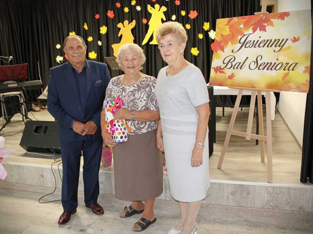 Seniorzy na Jesiennym Balu [ZDJĘCIA]