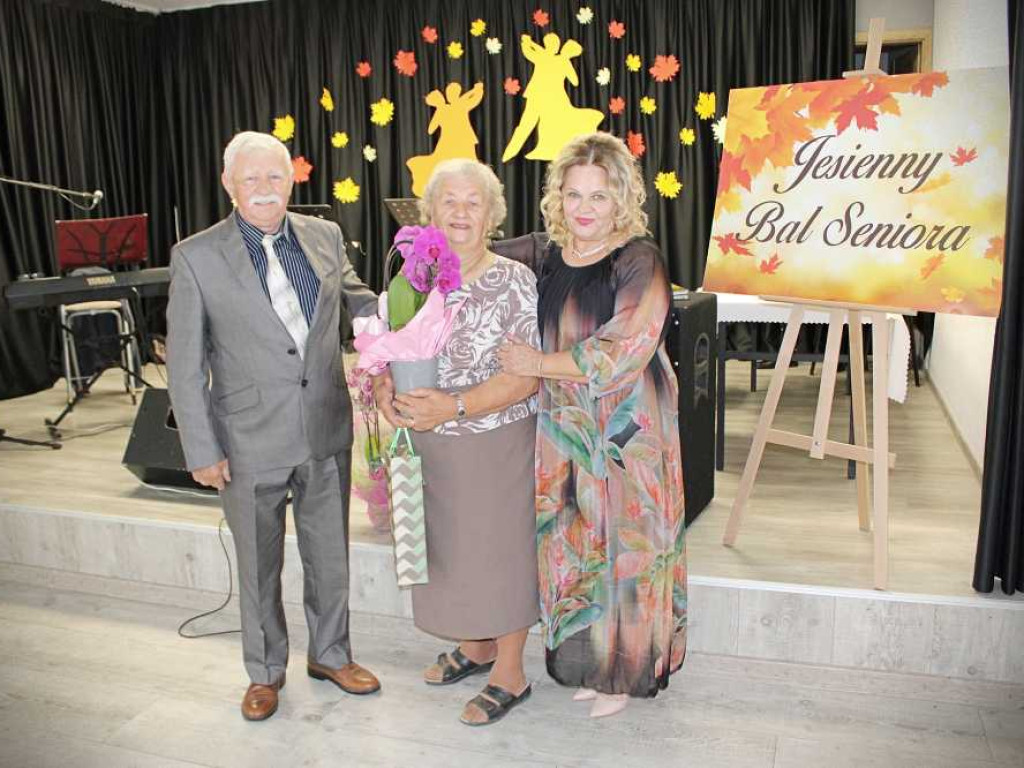 Seniorzy na Jesiennym Balu [ZDJĘCIA]