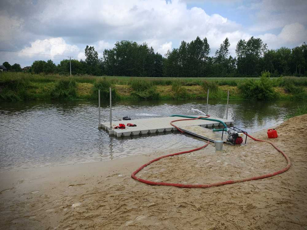 Hrubieszów: Ukarani mandatem, ale winnych zatrucia Huczwy nie widać