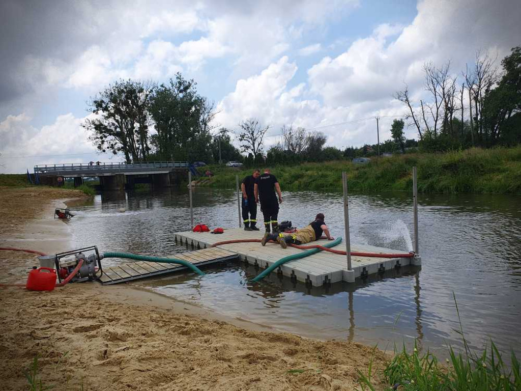 Hrubieszów: Ukarani mandatem, ale winnych zatrucia Huczwy nie widać