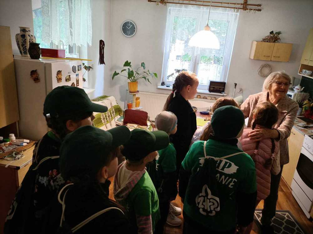 Zuchy odwiedziły emerytowanych nauczycieli [ZDJĘCIA]