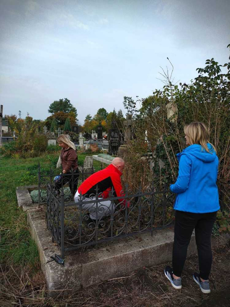 Hrubieszów: Uporządkowali polskie groby w Sokalu [ZDJĘCIA]
