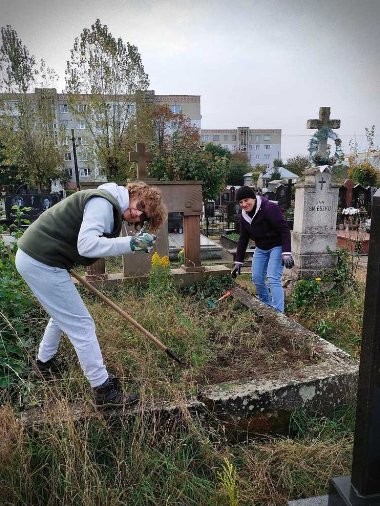 Hrubieszów: Uporządkowali polskie groby w Sokalu [ZDJĘCIA]
