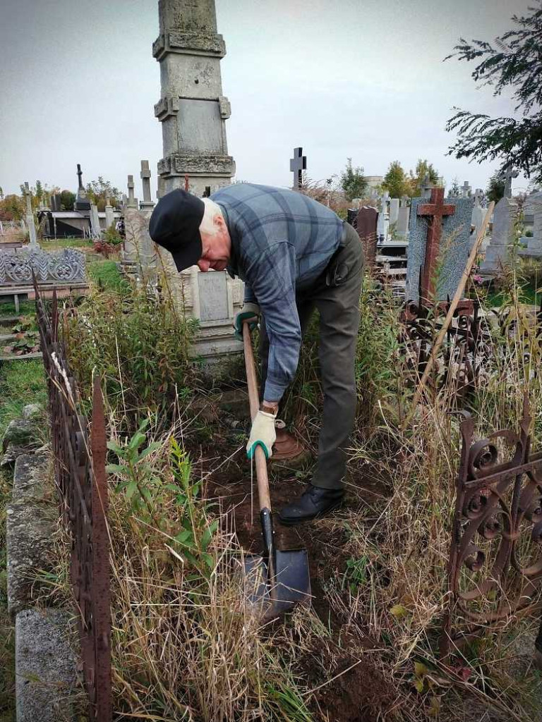 Hrubieszów: Uporządkowali polskie groby w Sokalu [ZDJĘCIA]