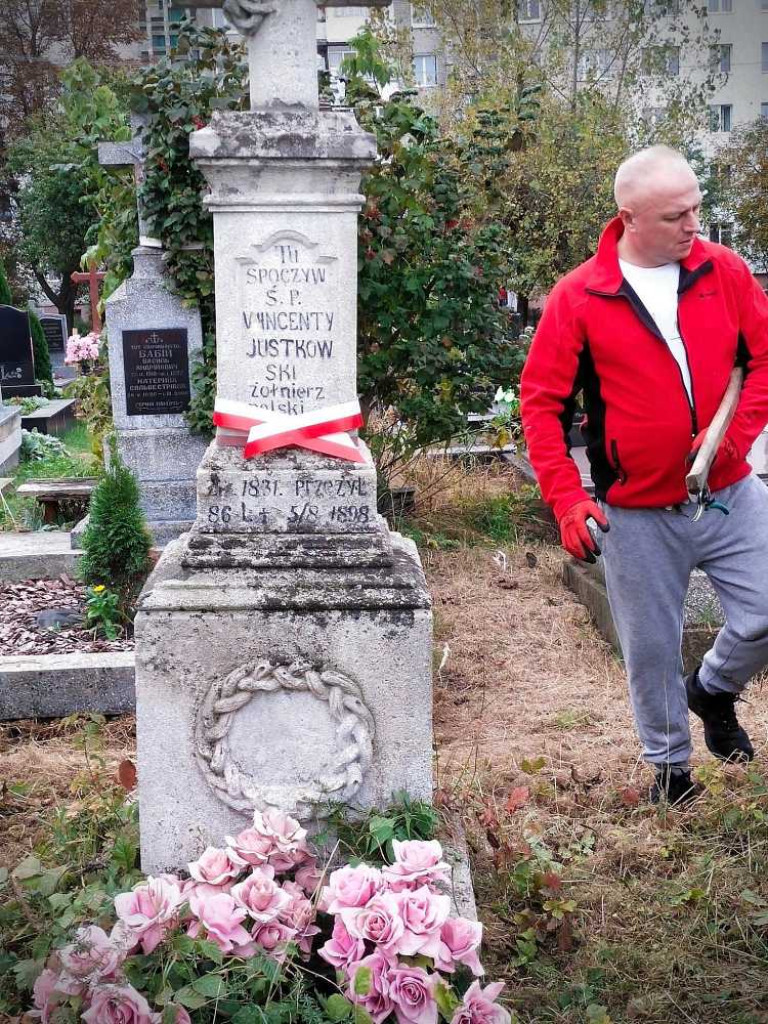 Hrubieszów: Uporządkowali polskie groby w Sokalu [ZDJĘCIA]