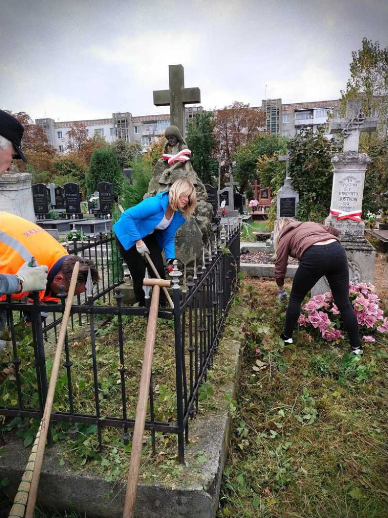 Hrubieszów: Uporządkowali polskie groby w Sokalu [ZDJĘCIA]