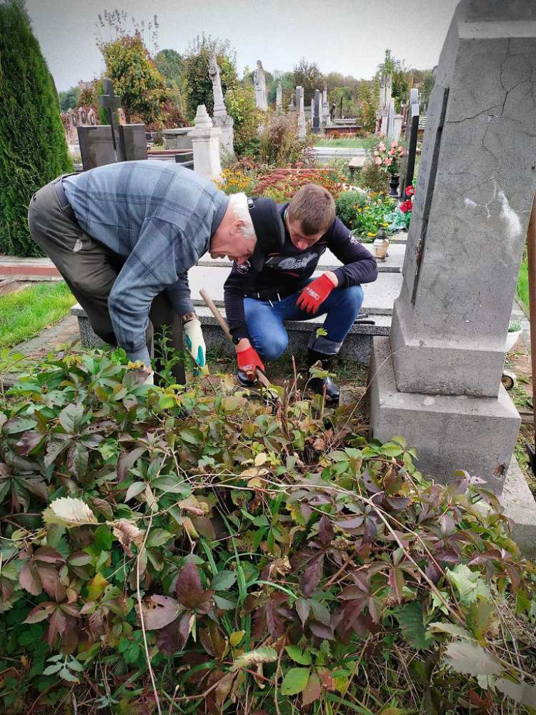 Hrubieszów: Uporządkowali polskie groby w Sokalu [ZDJĘCIA]