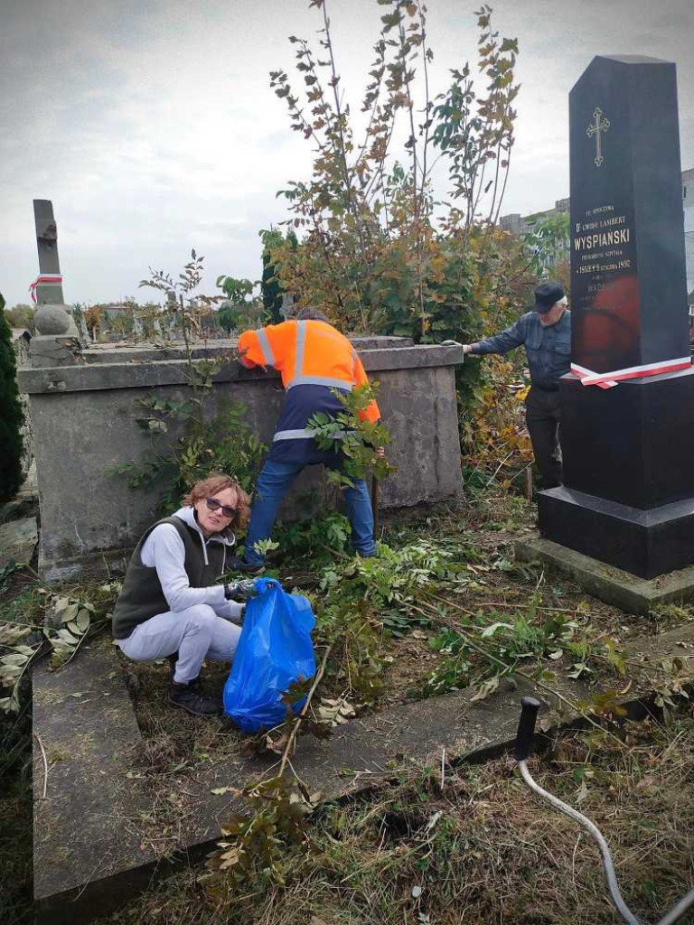 Hrubieszów: Uporządkowali polskie groby w Sokalu [ZDJĘCIA]