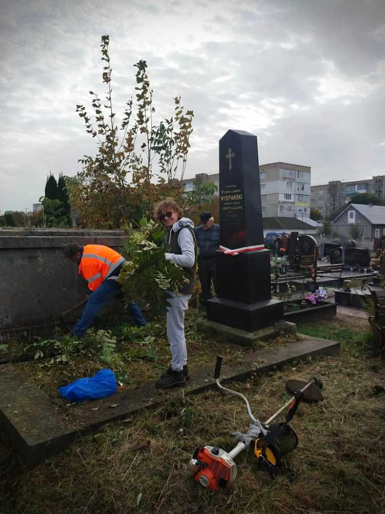 Hrubieszów: Uporządkowali polskie groby w Sokalu [ZDJĘCIA]