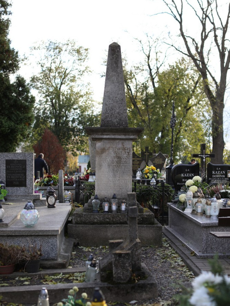 Wszystkich Świętych na hrubieszowskim cmentarzu [ZDJĘCIA]
