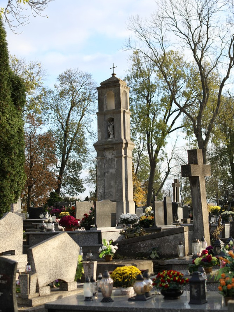 Wszystkich Świętych na hrubieszowskim cmentarzu [ZDJĘCIA]