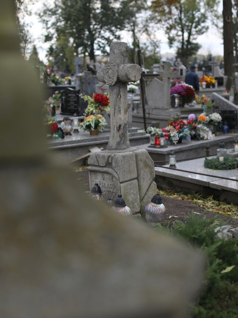 Wszystkich Świętych na hrubieszowskim cmentarzu [ZDJĘCIA]