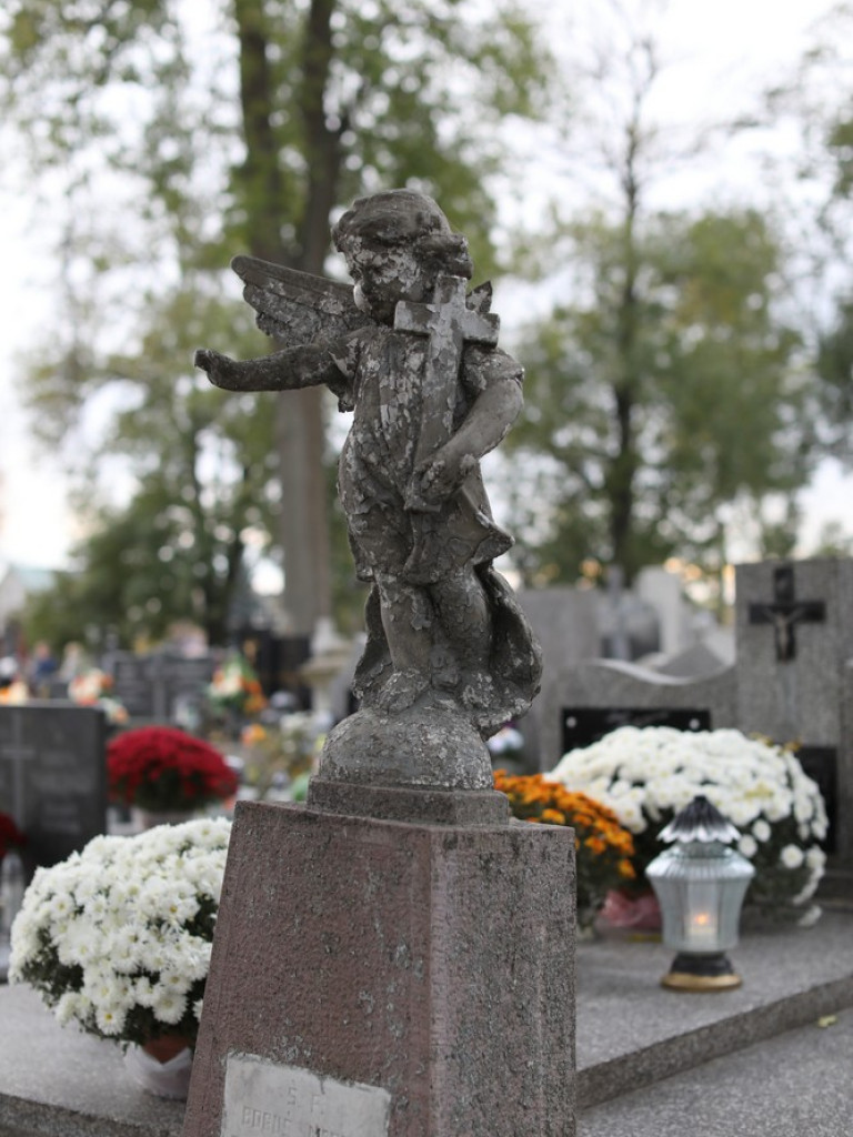 Wszystkich Świętych na hrubieszowskim cmentarzu [ZDJĘCIA]