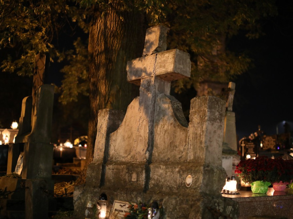 Wszystkich Świętych na hrubieszowskim cmentarzu [ZDJĘCIA]