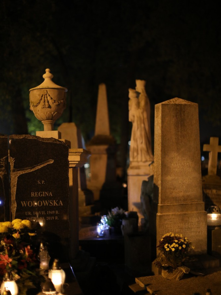 Wszystkich Świętych na hrubieszowskim cmentarzu [ZDJĘCIA]