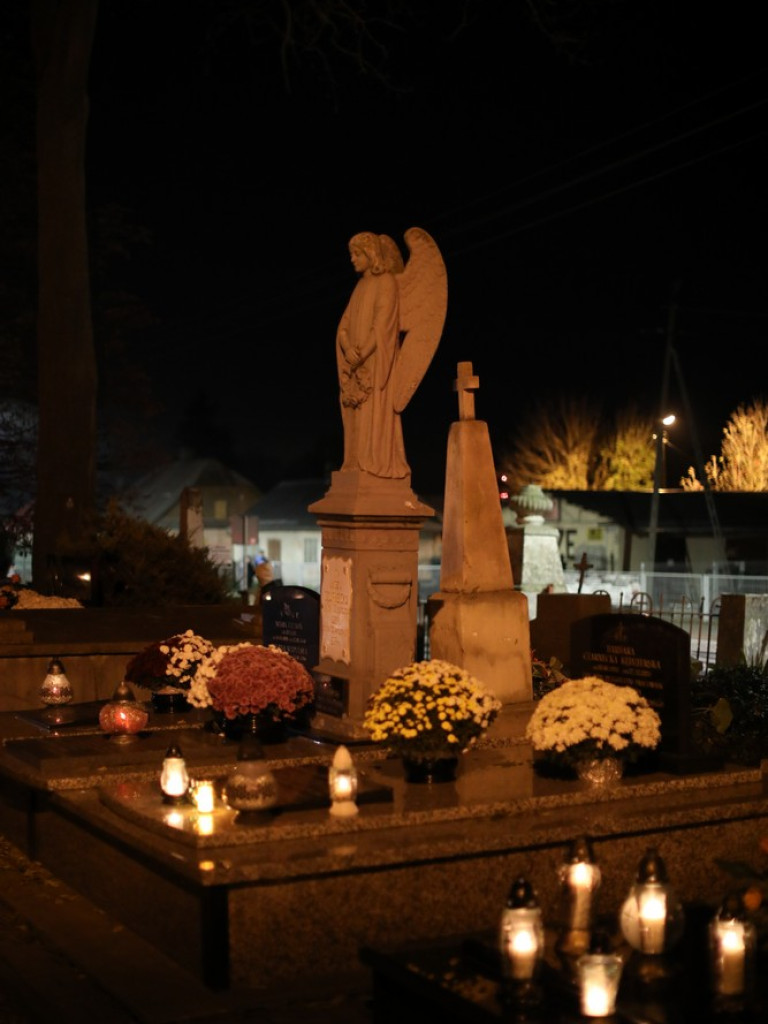 Wszystkich Świętych na hrubieszowskim cmentarzu [ZDJĘCIA]