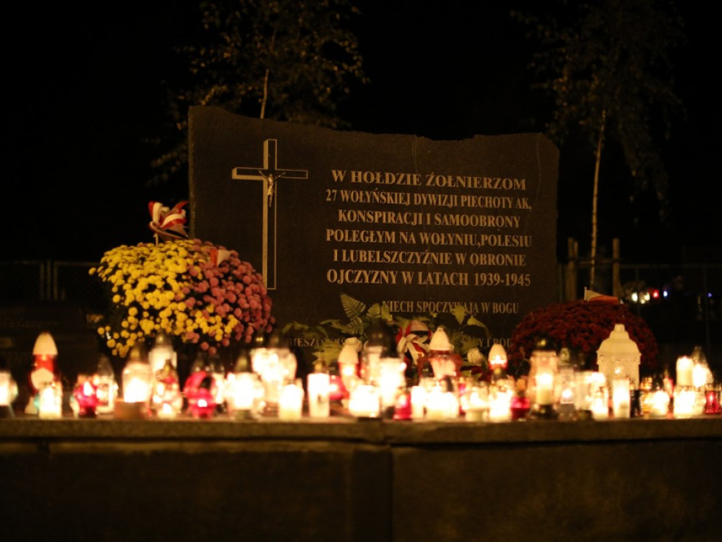 Wszystkich Świętych na hrubieszowskim cmentarzu [ZDJĘCIA]