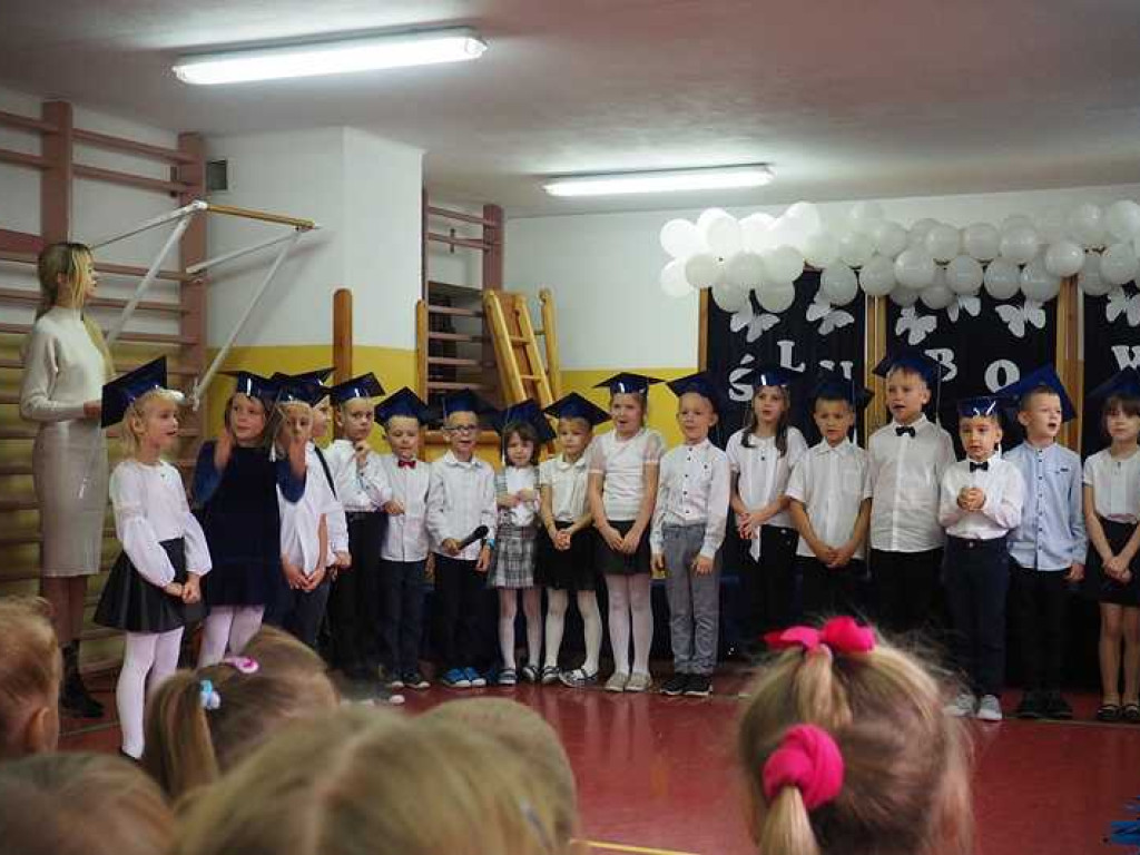 Pasowanie na ucznia klasy pierwszej [ZDJĘCIA]