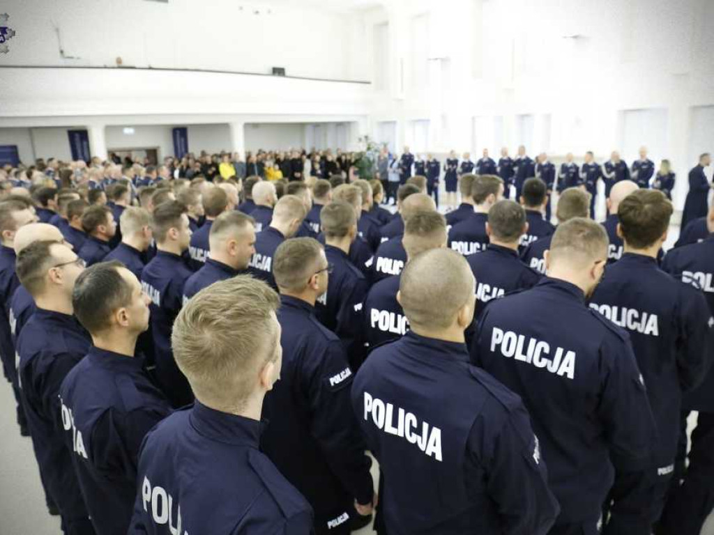 78 nowych funkcjonariuszy w szeregach lubelskiej Policji. Zasilą również hrubieszowską komendę [ZDJĘCIA, WIDEO]