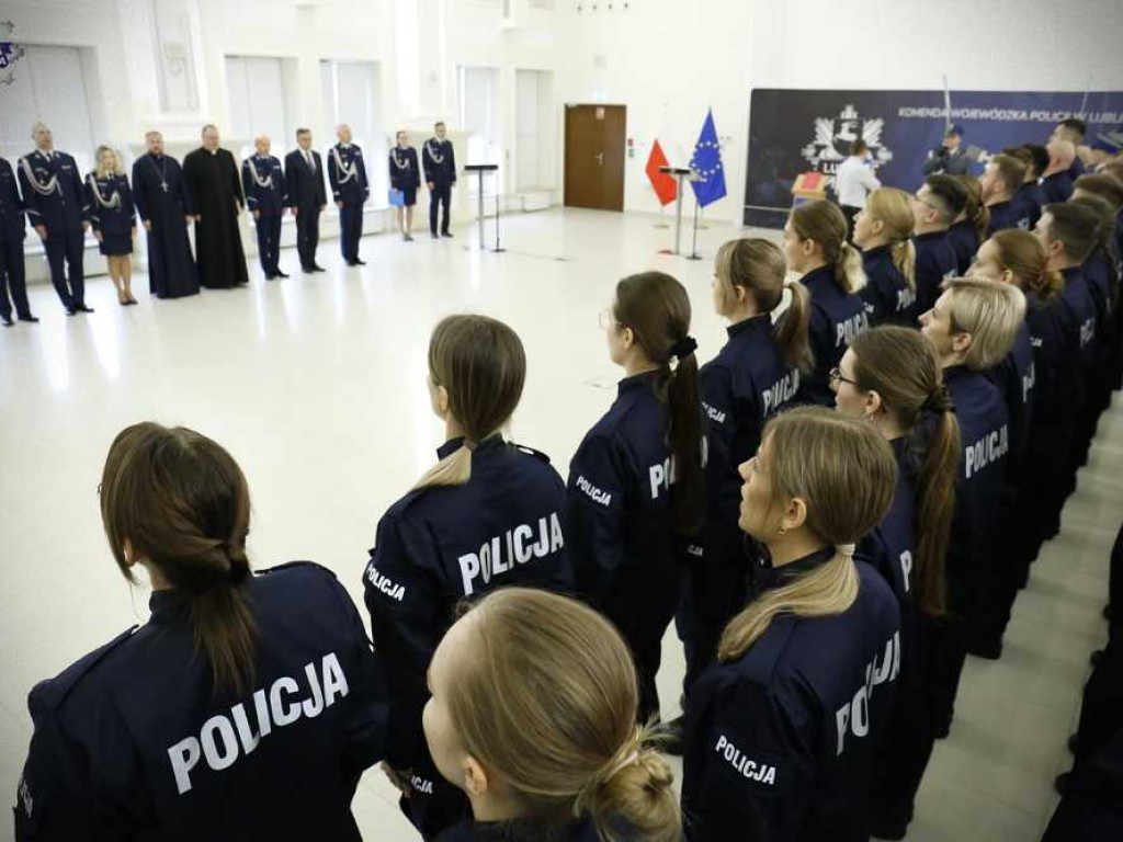 78 nowych funkcjonariuszy w szeregach lubelskiej Policji. Zasilą również hrubieszowską komendę [ZDJĘCIA, WIDEO]