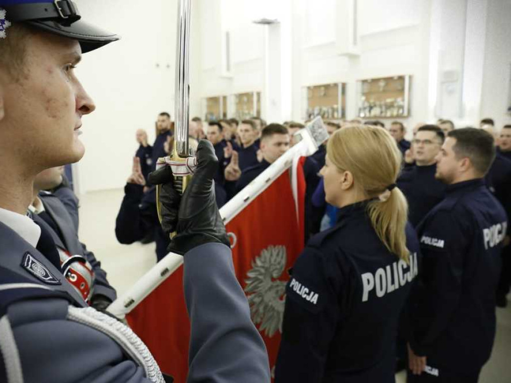 78 nowych funkcjonariuszy w szeregach lubelskiej Policji. Zasilą również hrubieszowską komendę [ZDJĘCIA, WIDEO]
