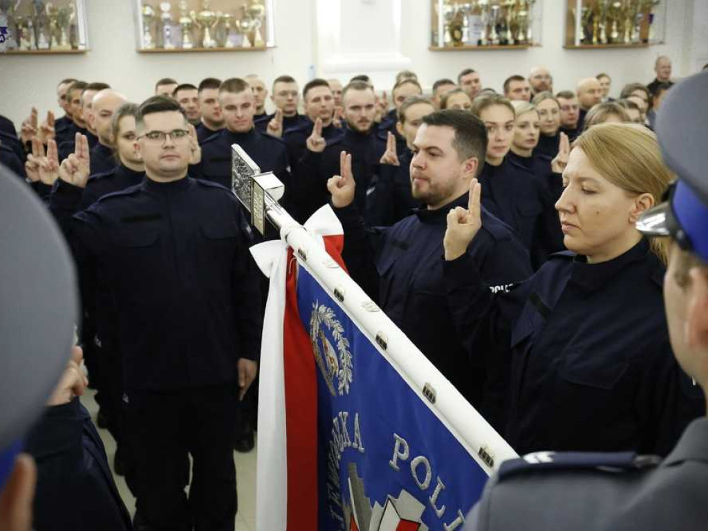 78 nowych funkcjonariuszy w szeregach lubelskiej Policji. Zasilą również hrubieszowską komendę [ZDJĘCIA, WIDEO]