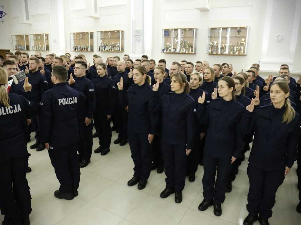 78 nowych funkcjonariuszy w szeregach lubelskiej Policji. Zasilą również hrubieszowską komendę [ZDJĘCIA, WIDEO]