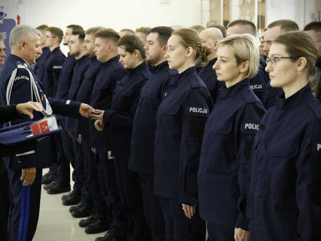 78 nowych funkcjonariuszy w szeregach lubelskiej Policji. Zasilą również hrubieszowską komendę [ZDJĘCIA, WIDEO]