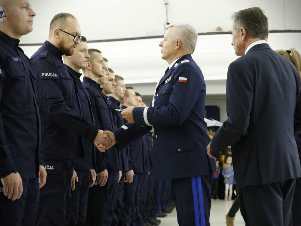 78 nowych funkcjonariuszy w szeregach lubelskiej Policji. Zasilą również hrubieszowską komendę [ZDJĘCIA, WIDEO]