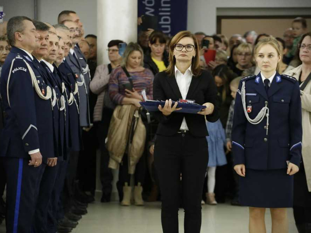 78 nowych funkcjonariuszy w szeregach lubelskiej Policji. Zasilą również hrubieszowską komendę [ZDJĘCIA, WIDEO]