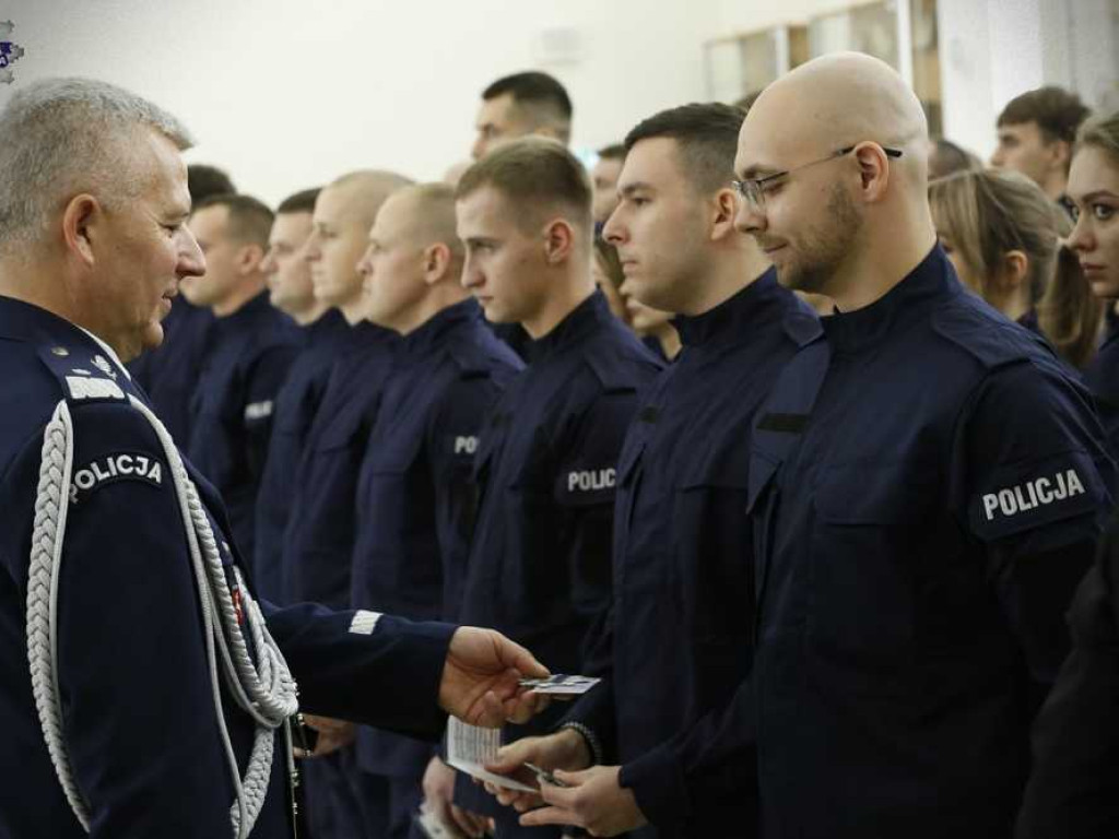 78 nowych funkcjonariuszy w szeregach lubelskiej Policji. Zasilą również hrubieszowską komendę [ZDJĘCIA, WIDEO]