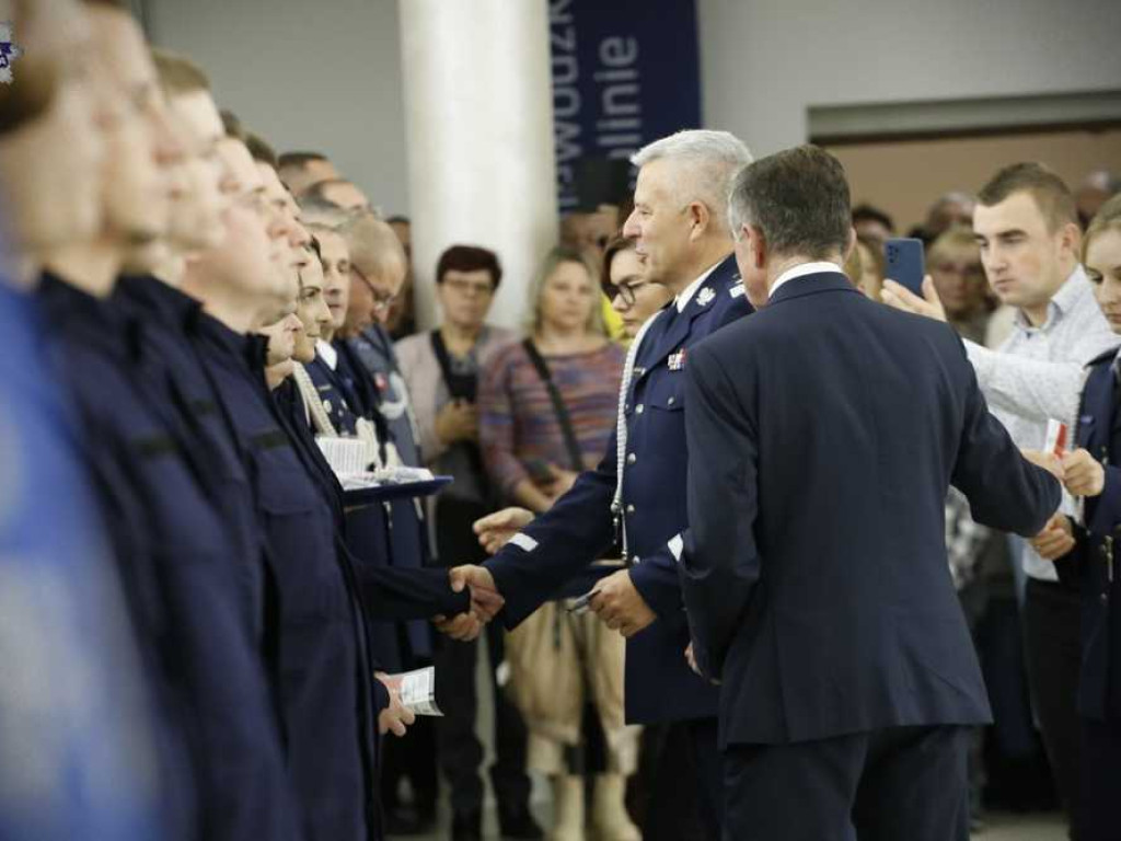 78 nowych funkcjonariuszy w szeregach lubelskiej Policji. Zasilą również hrubieszowską komendę [ZDJĘCIA, WIDEO]