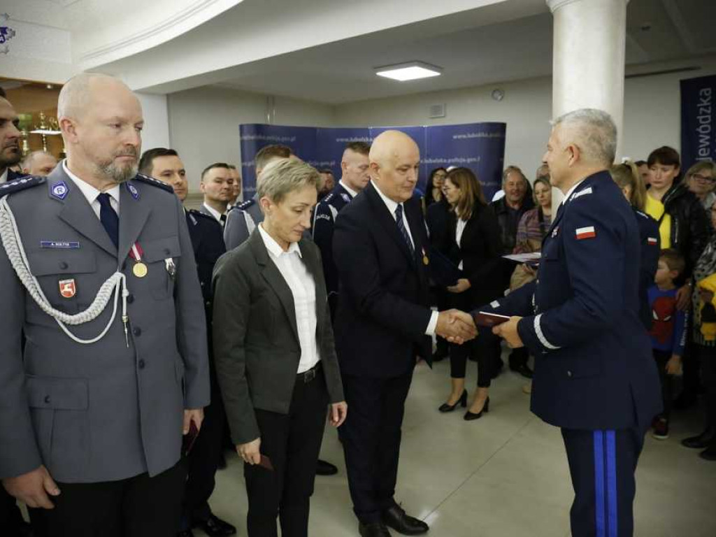 78 nowych funkcjonariuszy w szeregach lubelskiej Policji. Zasilą również hrubieszowską komendę [ZDJĘCIA, WIDEO]