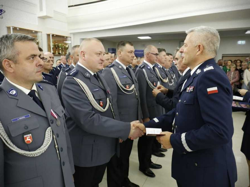 78 nowych funkcjonariuszy w szeregach lubelskiej Policji. Zasilą również hrubieszowską komendę [ZDJĘCIA, WIDEO]