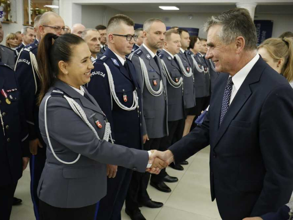 78 nowych funkcjonariuszy w szeregach lubelskiej Policji. Zasilą również hrubieszowską komendę [ZDJĘCIA, WIDEO]
