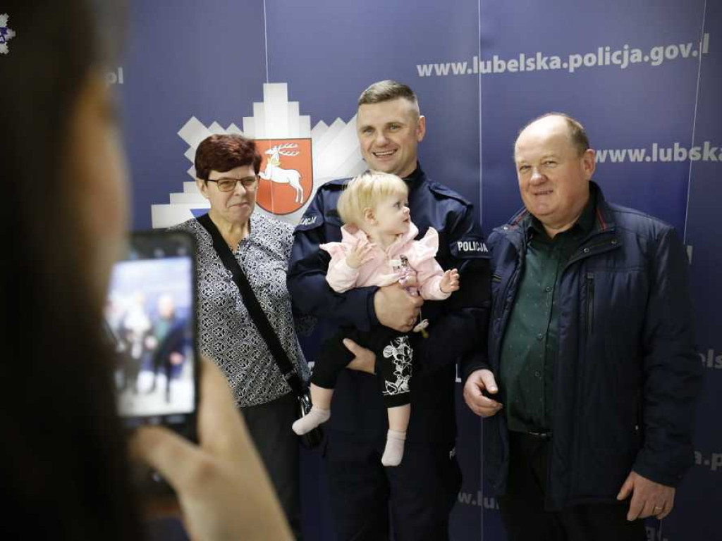 78 nowych funkcjonariuszy w szeregach lubelskiej Policji. Zasilą również hrubieszowską komendę [ZDJĘCIA, WIDEO]