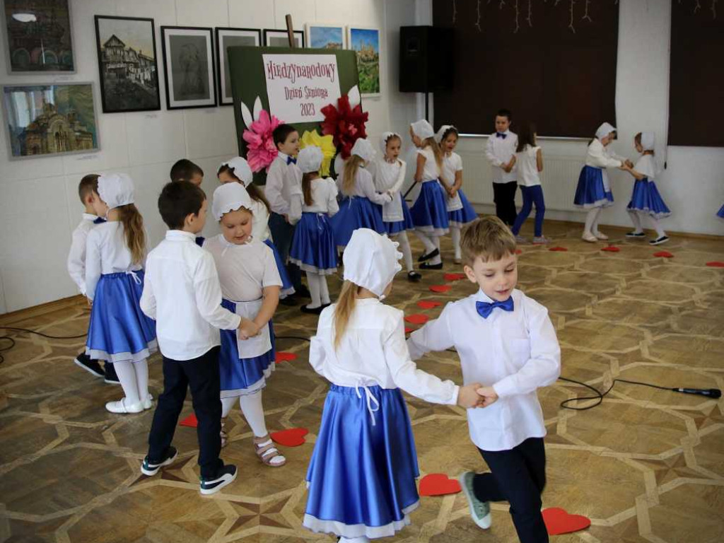Hrubieszów: Przedszkolaki i seniorzy [ZDJĘCIA]