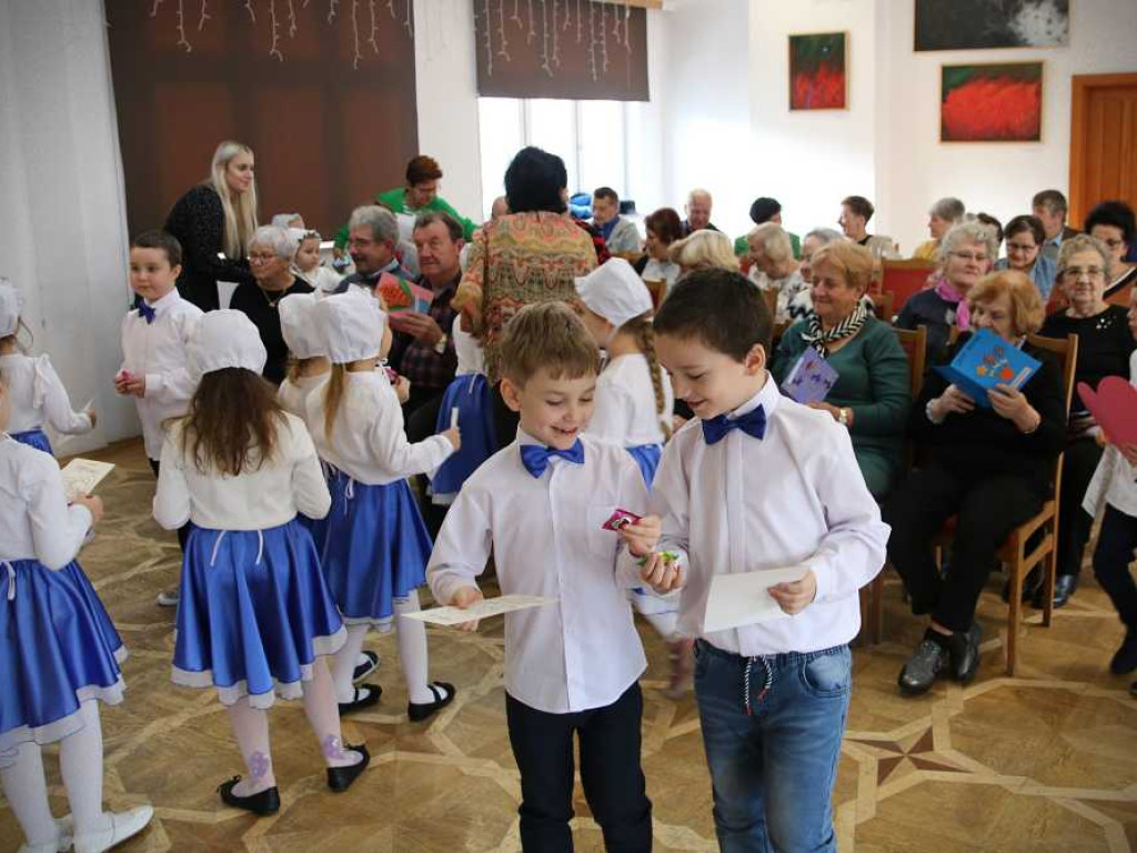 Hrubieszów: Przedszkolaki i seniorzy [ZDJĘCIA]