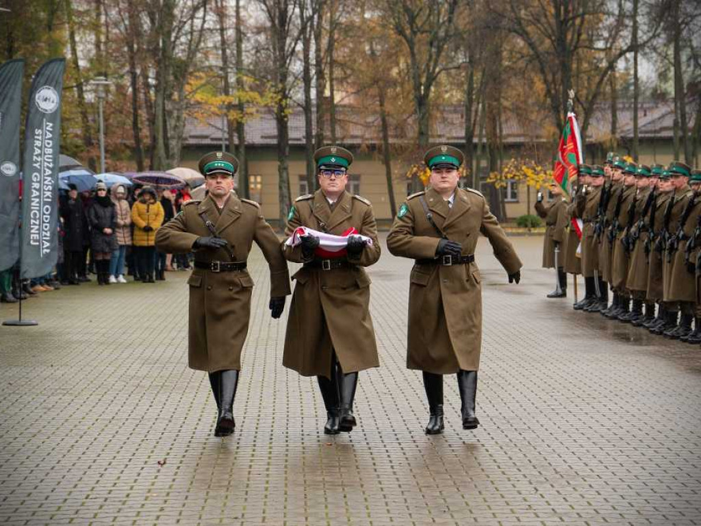 Awanse i odznaczenia w Nadbużańskim Oddziale SG. Zaśpiewał zespół 
