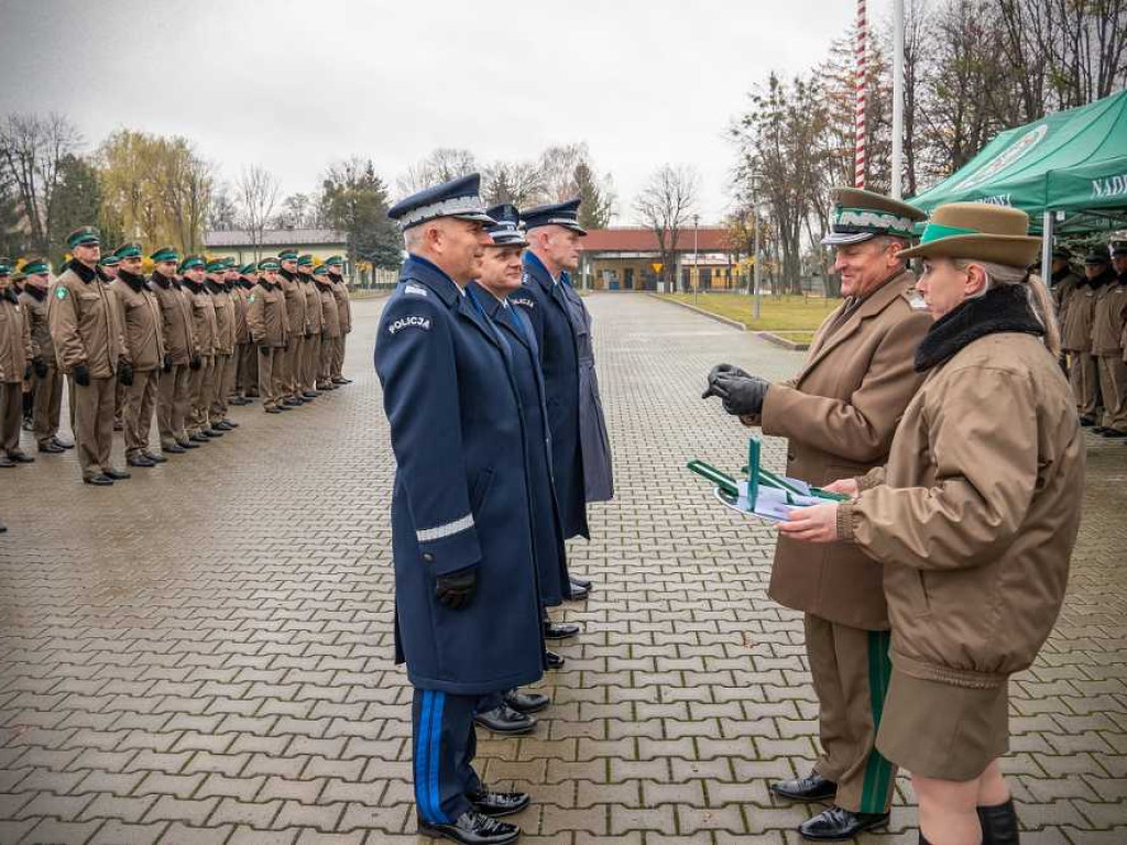 Awanse i odznaczenia w Nadbużańskim Oddziale SG. Zaśpiewał zespół 
