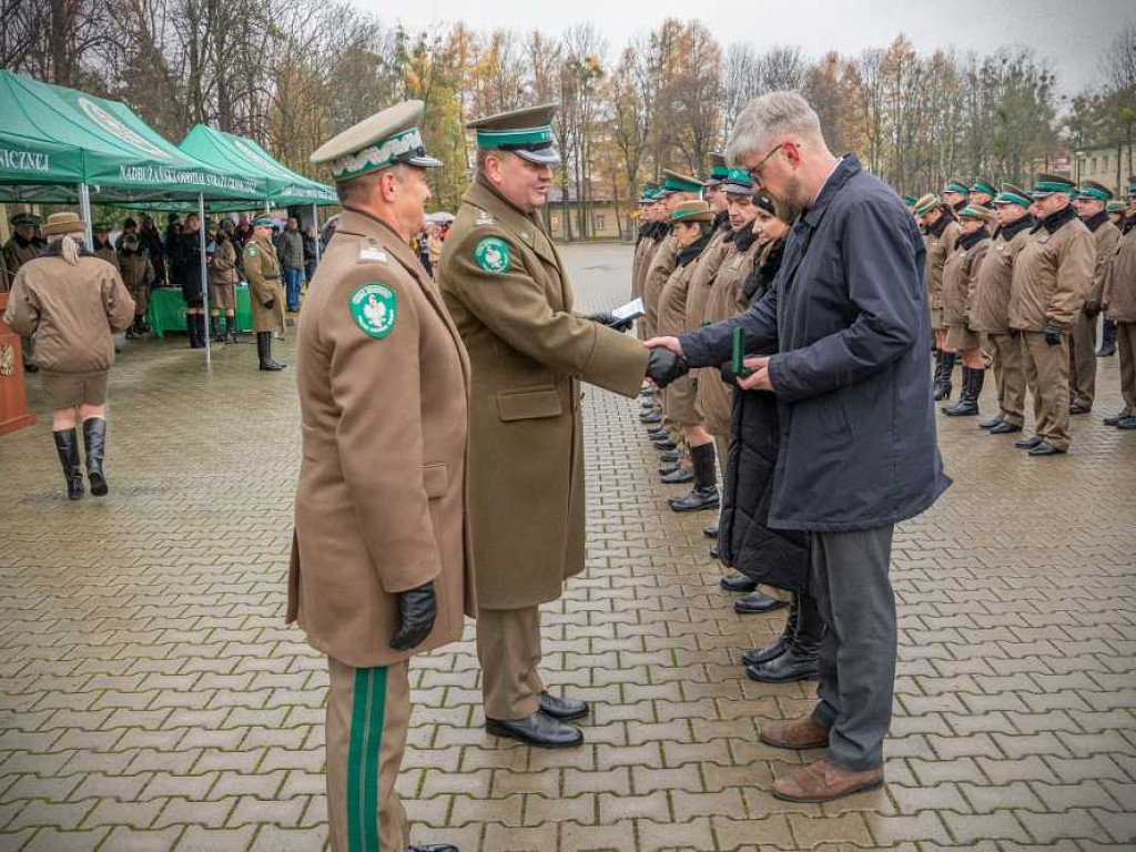 Awanse i odznaczenia w Nadbużańskim Oddziale SG. Zaśpiewał zespół 