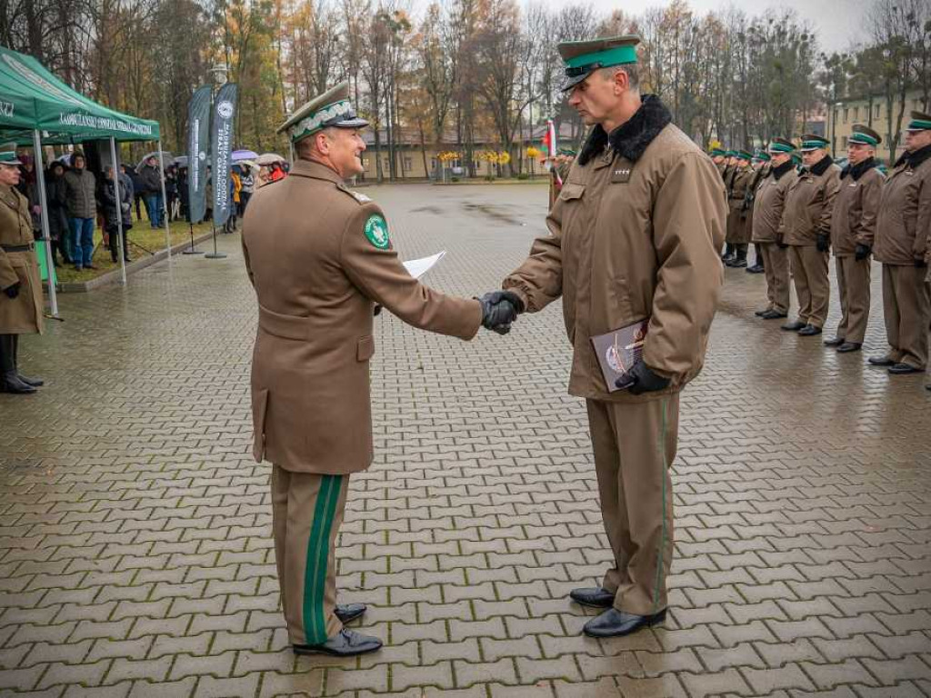 Awanse i odznaczenia w Nadbużańskim Oddziale SG. Zaśpiewał zespół 