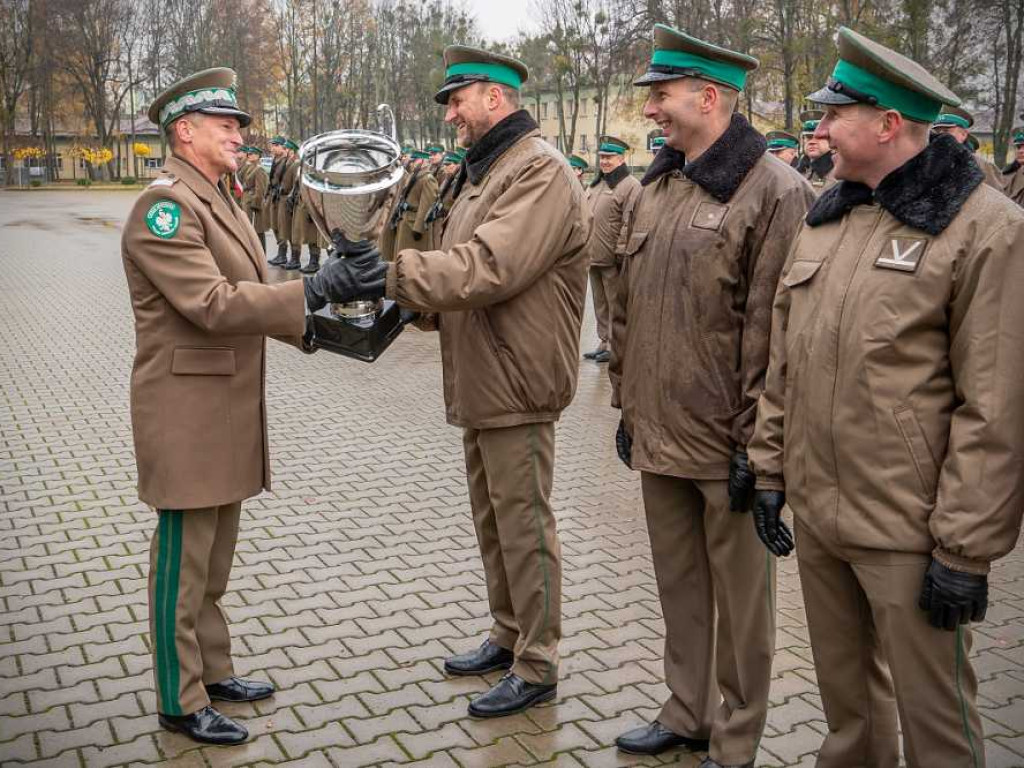 Awanse i odznaczenia w Nadbużańskim Oddziale SG. Zaśpiewał zespół 