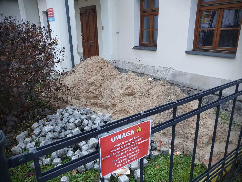 Hrubieszów: Przebudowa dworku przy ul. Staszica [ZDJĘCIA]