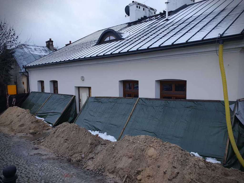 Hrubieszów: Przebudowa dworku przy ul. Staszica [ZDJĘCIA]
