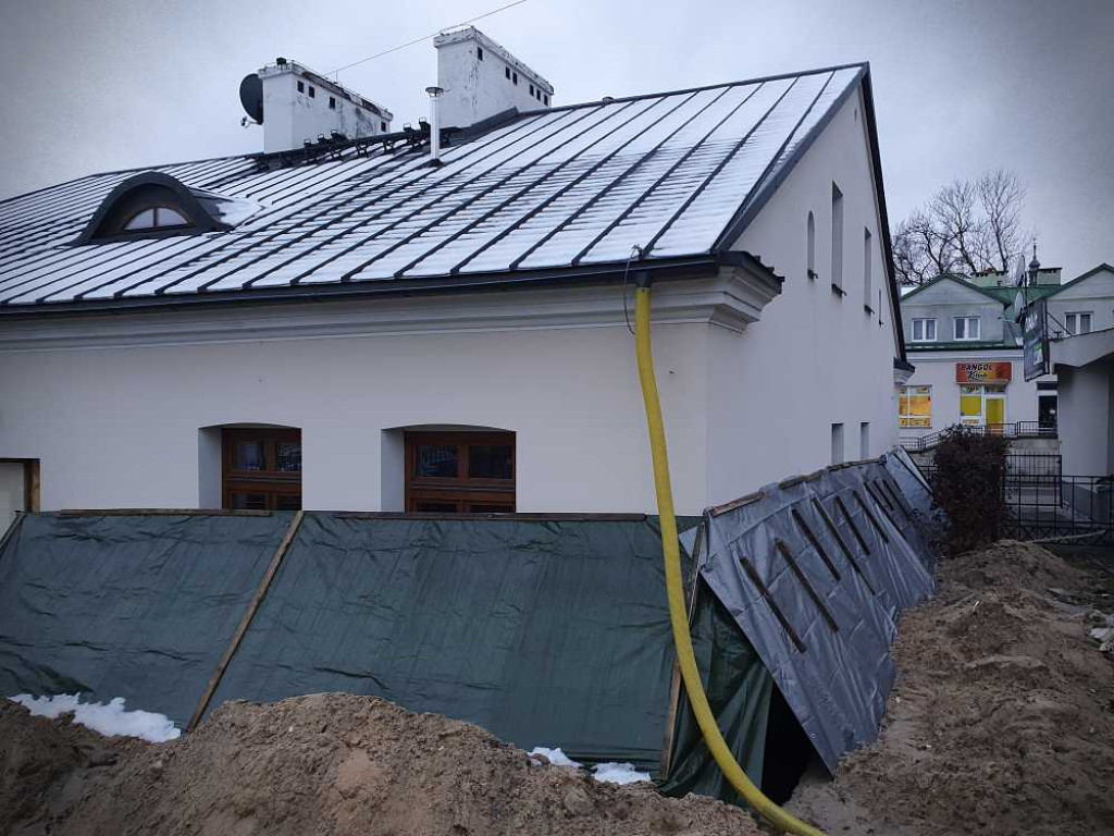 Hrubieszów: Przebudowa dworku przy ul. Staszica [ZDJĘCIA]