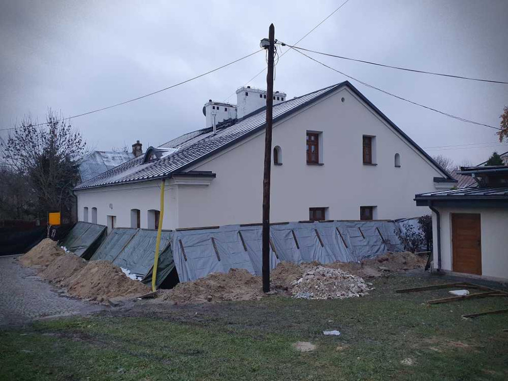 Hrubieszów: Przebudowa dworku przy ul. Staszica [ZDJĘCIA]