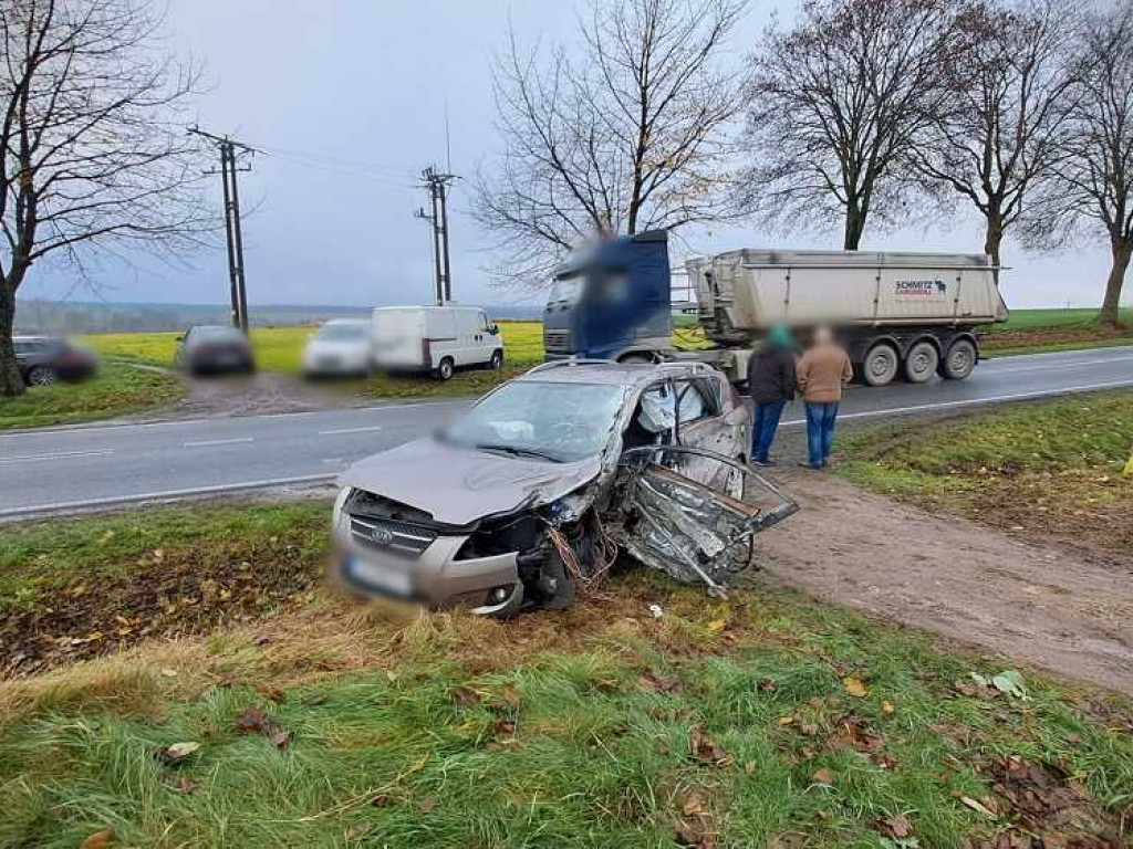 Śmiertelny wypadek. Zginął kierowca ciężarówki [ZDJĘCIA, WIDEO]
