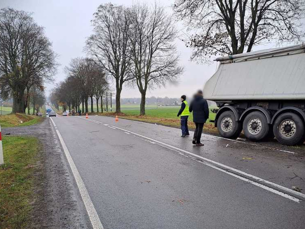 Śmiertelny wypadek. Zginął kierowca ciężarówki [ZDJĘCIA, WIDEO]