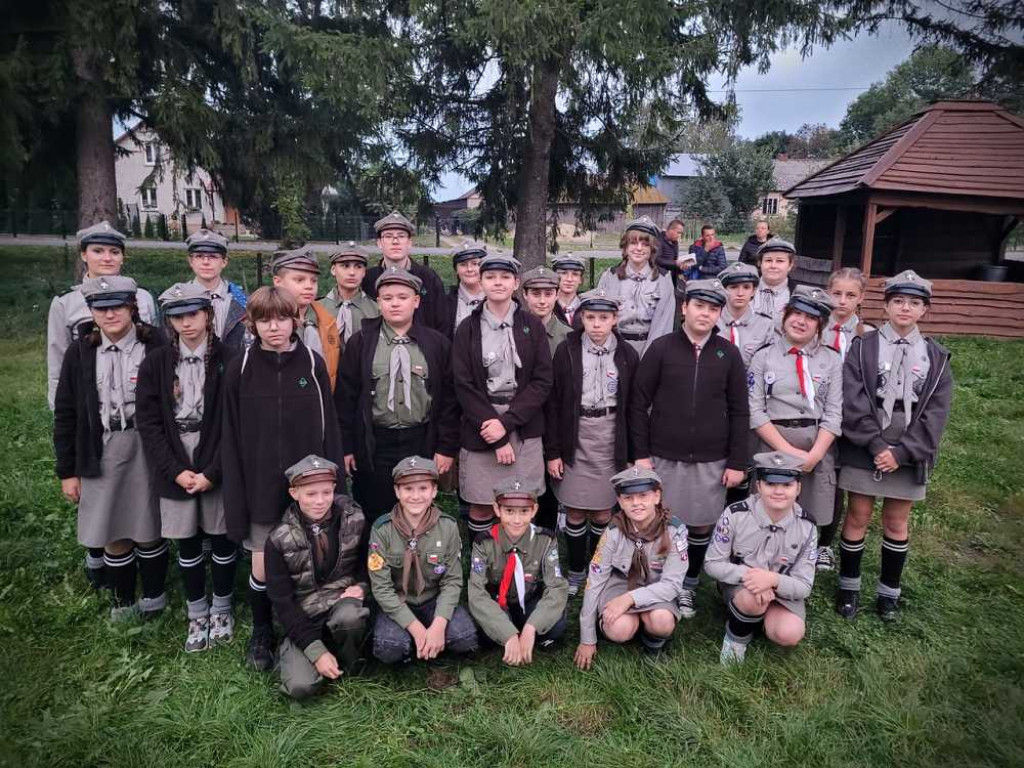 Zuchy zostały harcerzami, harcerze awansowali [ZDJĘCIA]